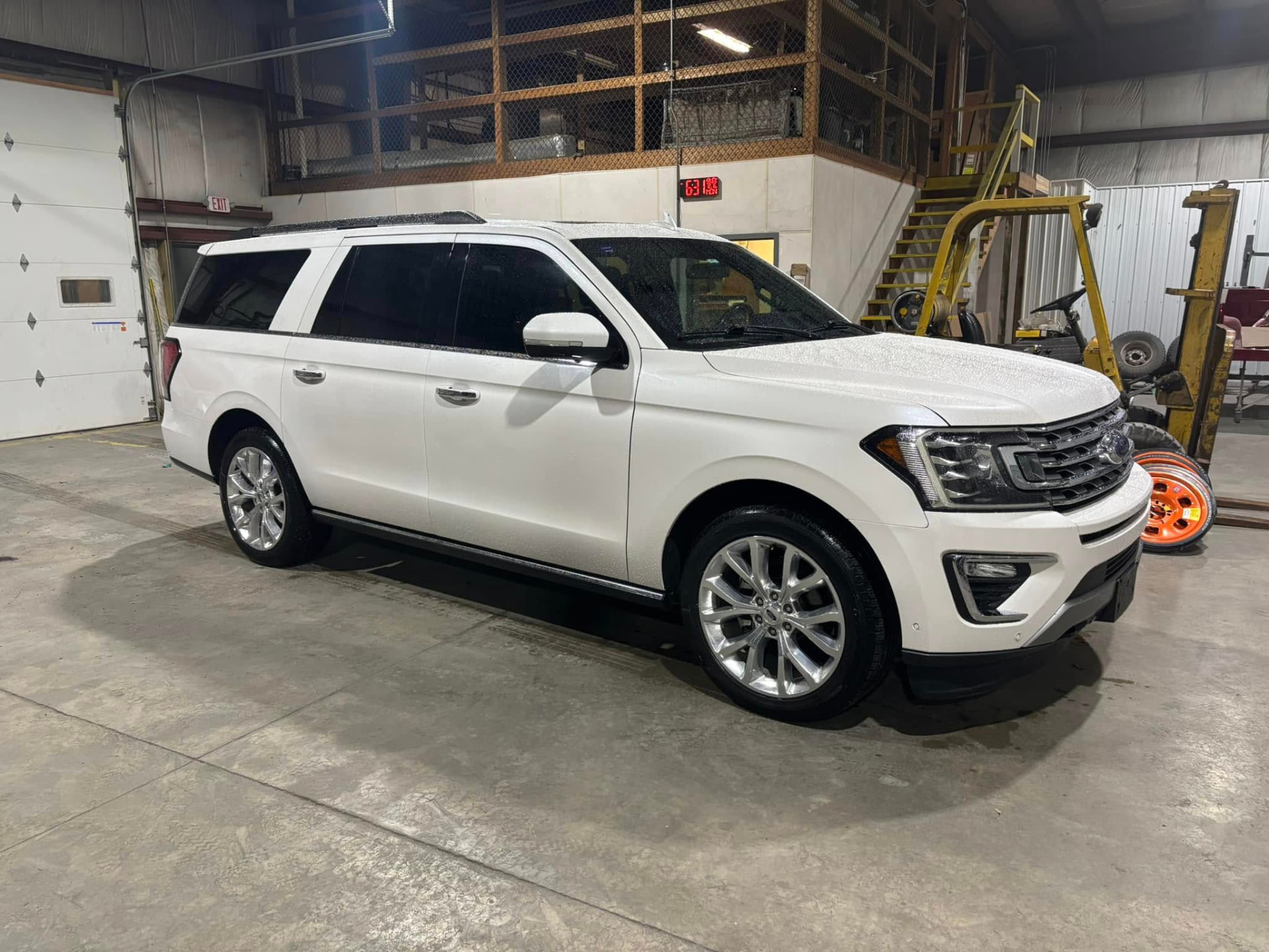 White Ford Expedition with gloss black wheels in the shop